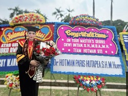 Lulus Magister Hukum, Dewi Intan Malenka Dipuji Hotman Paris