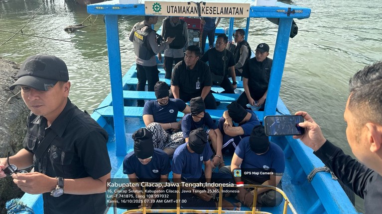 Direktorat Jenderal Pemasyarakatan memindahkan Ammar Zoni dan 5 warga binaan high risk ke Lapas Nusakambangan. (dok.istimewa) Direktorat Jenderal Pemasyarakatan memindahkan Ammar Zoni dan 5 warga binaan high risk ke Lapas Nusakambangan. (dok.istimewa)
