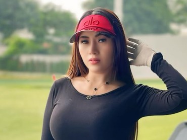 img-title Disindir Pakai Uang Haram Sekolahkan Anak di Ponpes, Balasan DJ Amoy Disorot