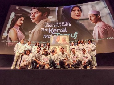Sinopsis Tak Kenal Maka Taaruf, Film Debut Sutradara Toma Margens