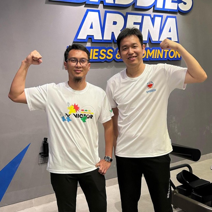 <p>Bisnis yang dijalani Hendra dan Ahsan masih seputar dunia bulu tangkis. Pada Mei lalu, keduanya meresmikan bisnis fasilitas olahraga bulu tangkis bernama "Daddies Arena" yang dibangun di Tangerang Selatan. Dikutip dari <em>detikcom</em>, fasilitas olahraga ini memiliki gym, sauna, dan delapan lapangan bulu tangkis. (Foto: Instagram @king.chayra)</p>