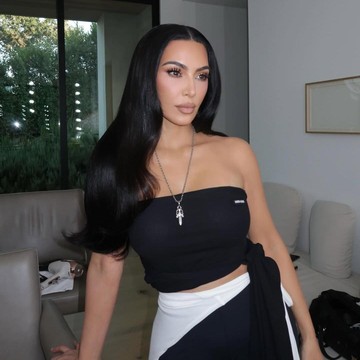 Kim Kardashian Jual Celana Dalam dengan Rambut Palsu, Ludes Terjual!