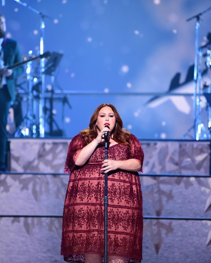 Chrissy Metz mengaku berjuang menghadapi berat badan sejak ia kecil. Ia mengalami rasa tidak percaya diri, hingga sempat mendapat perlakuan tidak mengenakkan dari ayah tirinya terkait berat badannya.