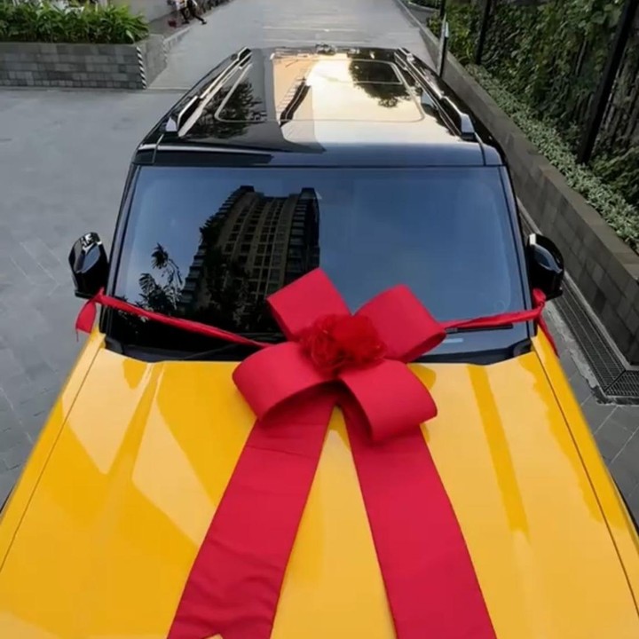 <p>Siapa sangka? Profesinya yang satu ini membawa banyak keberkahan baginya. Salah satunya adalah belum lama ini sang aktris membeli mobil baru hasil dari <em>affiliator, </em>lho, Bunda<em>.</em>&nbsp;&nbsp;(Foto: TikTok @melaney_ricardo)</p>