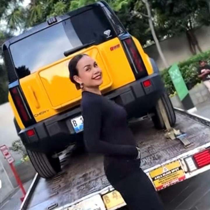 <p>Melaney mengawali karier di dunia hiburan Tanah Air sebagai penyiar radio yang kemudian melebarkan sayap menjadi presenter dalam beragam program TV. Namun, di sela-sela kesibukkan jadwal syuting, Melaney juga meluangkan waktu untuk menjalani profesi sebagai <em>affiliator.&nbsp;</em>(Foto: TikTok @melaney_ricardo)</p>