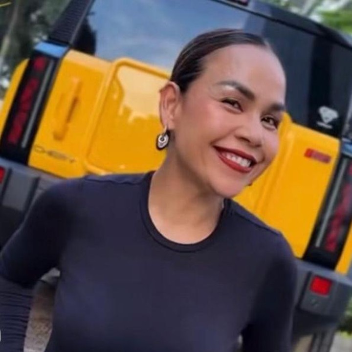 <p>Momen itu dibagikan Melaney lewat video yang diunggah di akun TikTok pribadinya. Ia terlihat memperlihatkan mobil mewah warna kuning yang dinilai dengan harga Rp500 juta. &ldquo;Beli mobil hasil kerja di TikTok sebagai <em>affiliator</em>, yess,&rdquo; ujar Melaney, dikutip dari laman TikTok <em>@melaney_ricardo,</em> Jumat (17/10/2025).&nbsp;(Foto: TikTok @melaney_ricardo)</p>