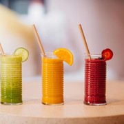 5 Minuman Sehat yang Cocok Dikonsumsi Saat Cuaca Terik