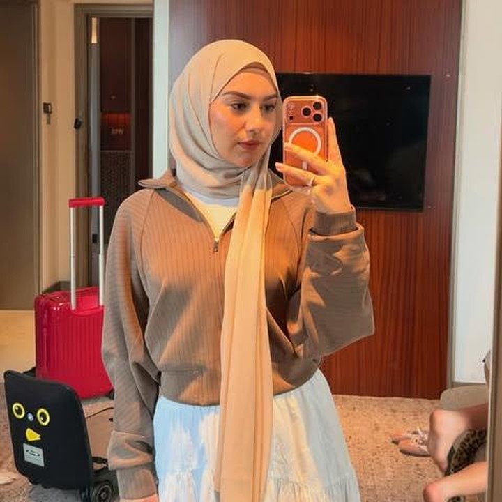 <p>"<em>Staycation dump.</em> <em>Masya Allah Tabarakallah</em>. Menyempatkan ngumpul ketika semua lagi libur itu hadiah paling indah dari Allah," tulis Irish melalui Instagramnya. (Foto: Instagram @_irishbella_)</p>