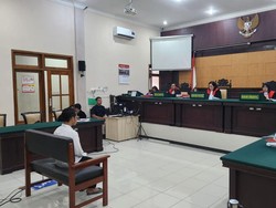 Pramusaji Karaoke di Mojokerto yang Nyambi Mucikari Divonis 3 Tahun Bui Pramusaji Karaoke di Mojokerto yang Nyambi Mucikari Divonis 3 Tahun Bui