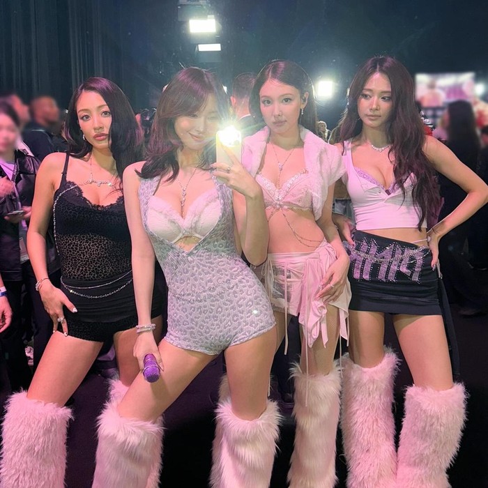 Empat member TWICE yakni Nayeon, Momo, Jihyo, dan Tzuyu sukses mengguncang panggung Victoria's Secret Fashion Show 2025.