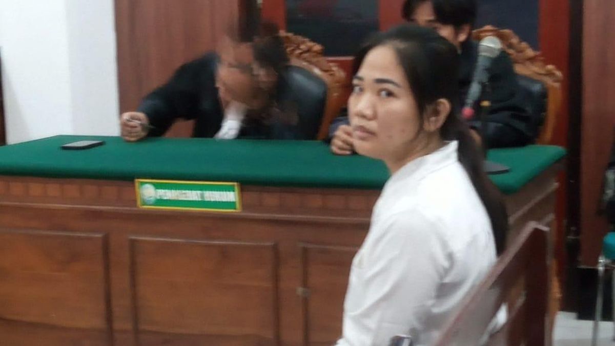 Ngaku Bisa WhatsApp Sama Dewa, Wanita Ini Tipu Bos Dirut Rp6,3 Miliar