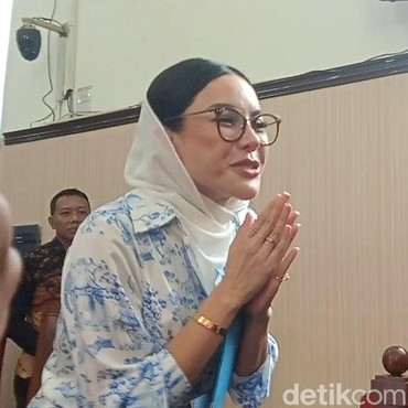 Tangis Nikita Mirzani Pecah Saat Sidang, Curhat Soal Dipisah dari Anak Saat Sakit