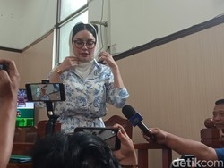 Berat Badan Nikita Mirzani Turun, Stres Anak Sakit