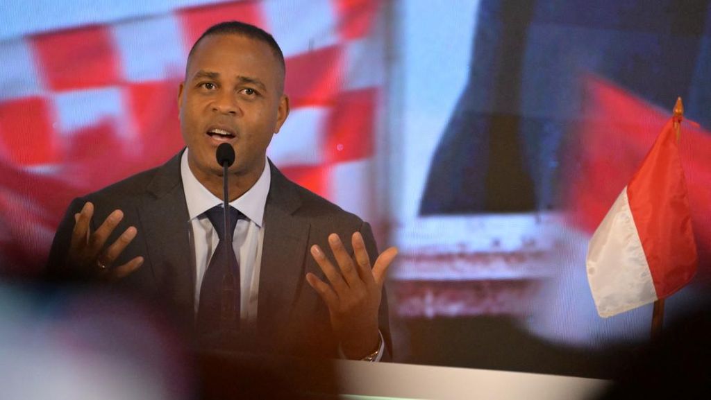 Kluivert Mengaku Masih Mau Lanjut Latih Timnas Indonesia