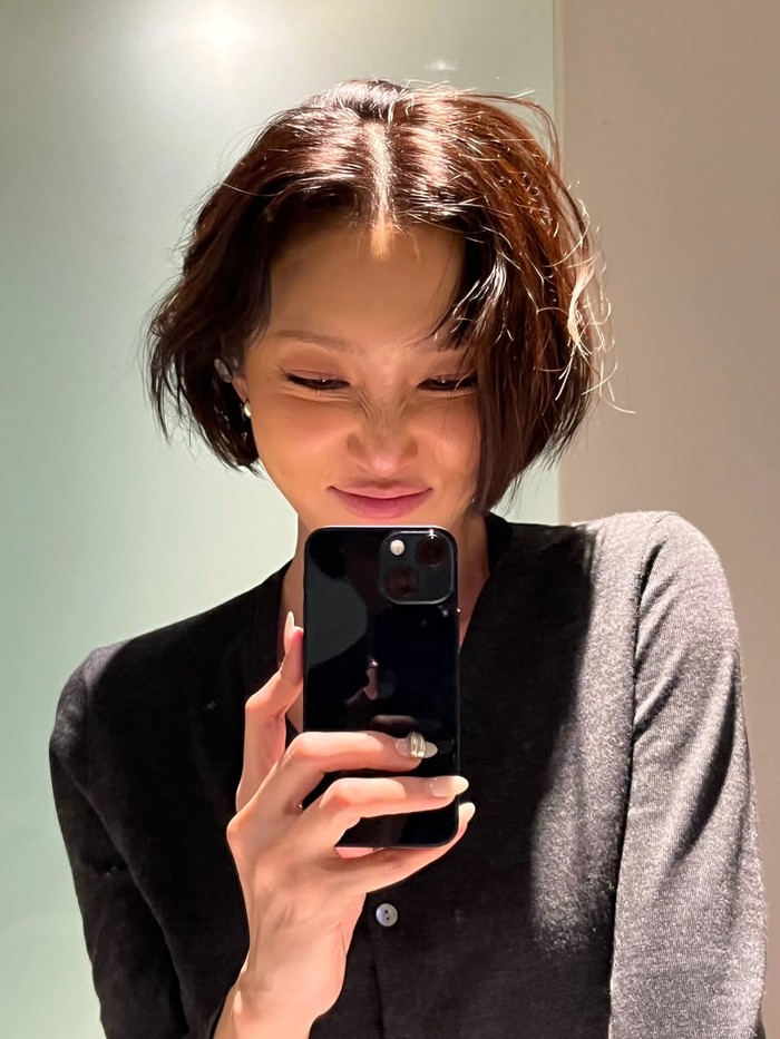 Penggemar pun menilai bahwa penampilan baru Hwasa untuk comeback lagu ‘Good Goodbye’ merupakan penampilan terbaiknya./ Foto: instagram.com/_mariahwasa