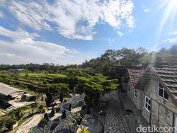 Sensasi Berwisata ala Negeri Dongeng di Pondok Cai Pinus Kuningan