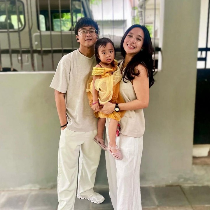 <p>Pasangan Dea Ananda dan Andi Ariel Harsya, atau dikenal dengan Ariel &lsquo;Nidji&rsquo;, sudah&nbsp;menapaki perjalanan rumah tangganya selama 16 tahun. Kini, keduanya telah dikaruniai seorang putri yang diberi nama Sanne El Azhar, Bunda. (Foto: Instagram @dea_ananda)</p>