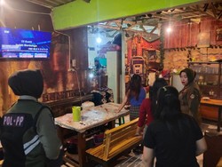 6 Pramusaji Diamankan Satpol PP Gresik Saat Razia Warung Kopi Pangku
