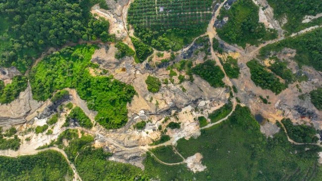 MK menyatakan Pasal 16A UU IKN tidak memiliki kekuatan hukum mengikat. Putusan ini menegaskan pentingnya evaluasi dalam pemberian Hak Atas Tanah.