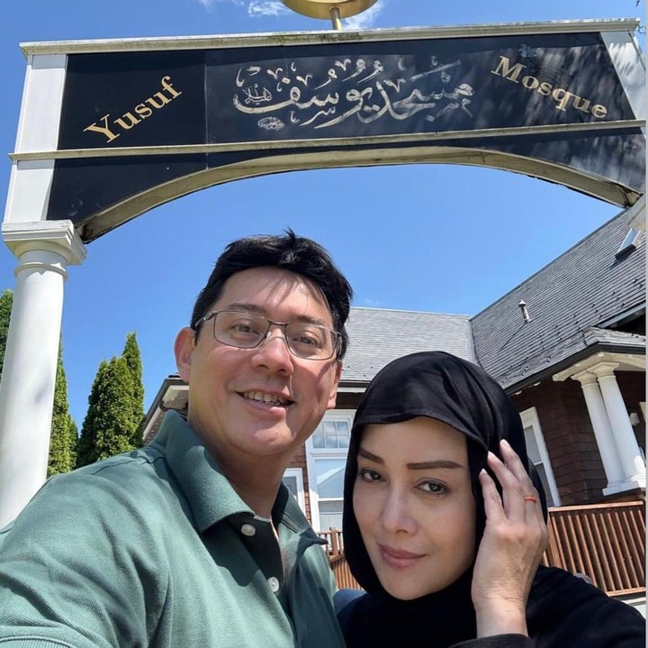 <p>Dalam potretnya, Terry Putri tampak bersama sang suami mengunjungi salah satu masjid di Boston. Masjid yang mereka datangi itu adalah Yusuf Mosque, Bunda. (Foto: Instagram @terryputri)</p>