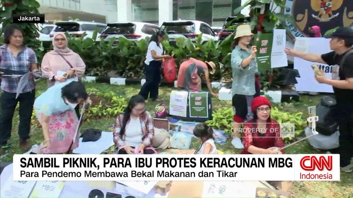 VIDEO: Sambil Piknik, Para Ibu Protes Kasus Keracunan MBG