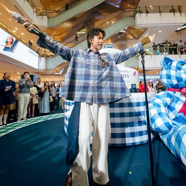 Ayah Perlihatkan Kondisi Vidi Pakai Selang Infusan Ditutupi Sarung Tangan demi Manggung