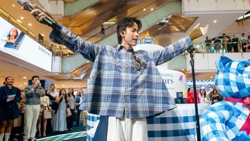 Berita Seputar Selebriti Insertlive Terkini : Ayah Perlihatkan Kondisi Vidi Pakai Selang Infusan Ditutupi Sarung Tangan demi Manggung