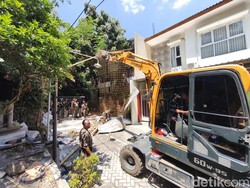 Akhir Arogansi Ari Penutup Jalan Perumahan di Semarang Akhir Arogansi Ari Penutup Jalan Perumahan di Semarang