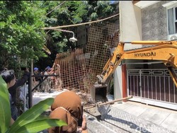 Video Pagar Warga yang Blokir Jalan Perumahan di Semarang Dibongkar Video Pagar Warga yang Blokir Jalan Perumahan di Semarang Dibongkar