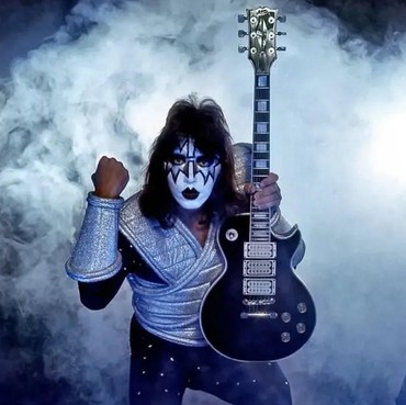 Polisi Lakukan Investigasi Penyebab Kematian Ace Frehley KISS yang Masih Misterius