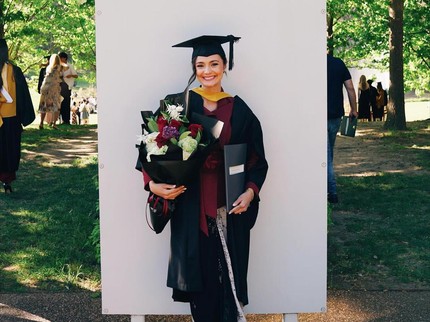 Potret Kebahagiaan Amanda Rawles Rayakan Kelulusan dari Universitas Macquarie Australia