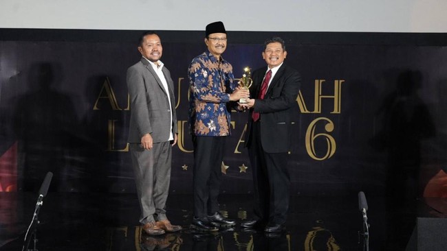 BPJS Kesehatan raih Anugerah Inspirasi 2025 untuk digitalisasi kesehatan. Penghargaan ini menjadi pengakuan terhadap transformasi digital dalam Program JKN.