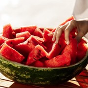 5 Buah yang Wajib Dikonsumsi Saat Cuaca Panas, Bantu Hidrasi Tubuh!