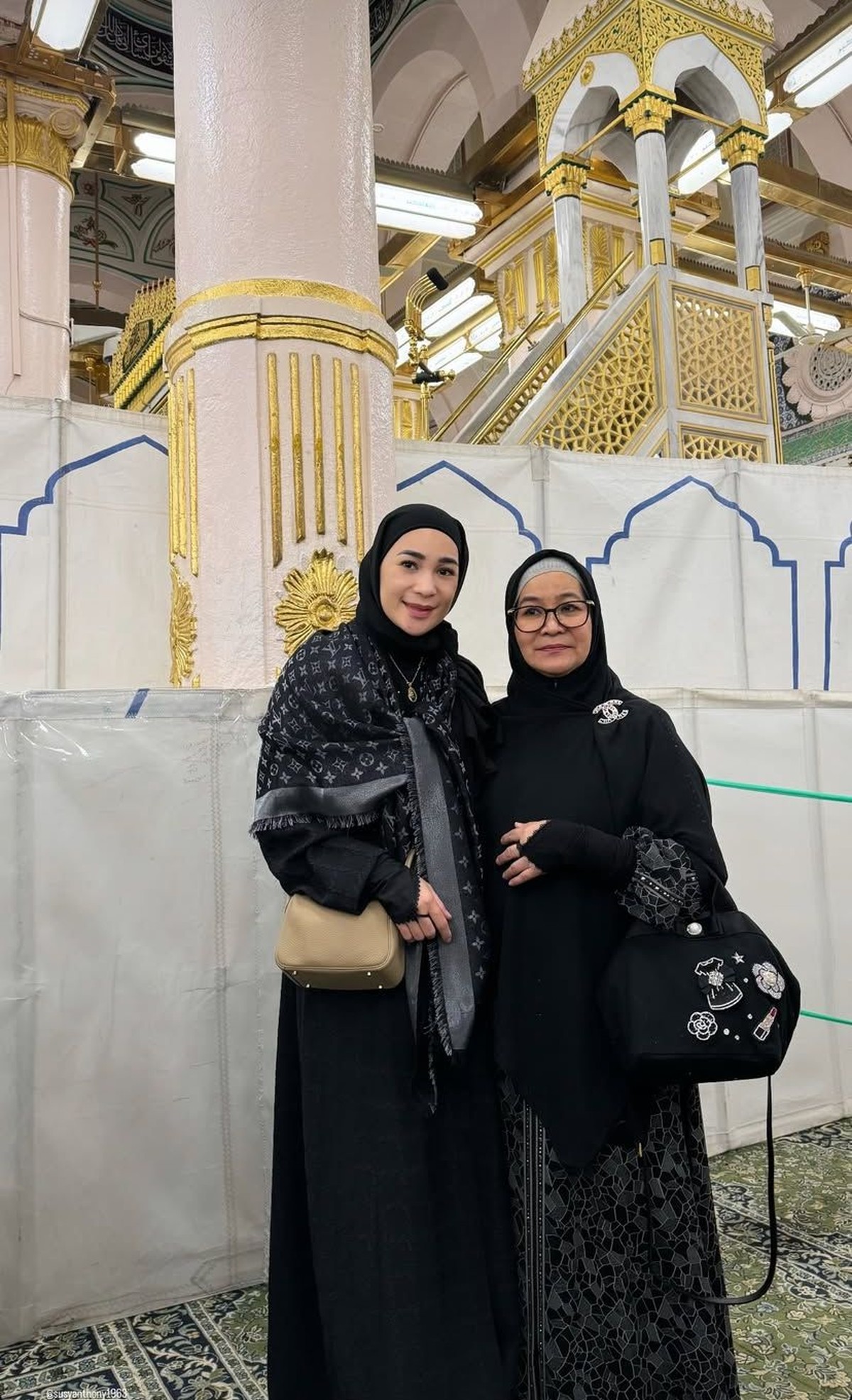 Erin Taulany dan Ibunda Jalani Ibadah Umrah