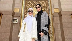 Berkas Cerai Andre Taulany Bocor, 7 Momen Erin & Ibunda Jalani Ibadah Umrah Disorot
