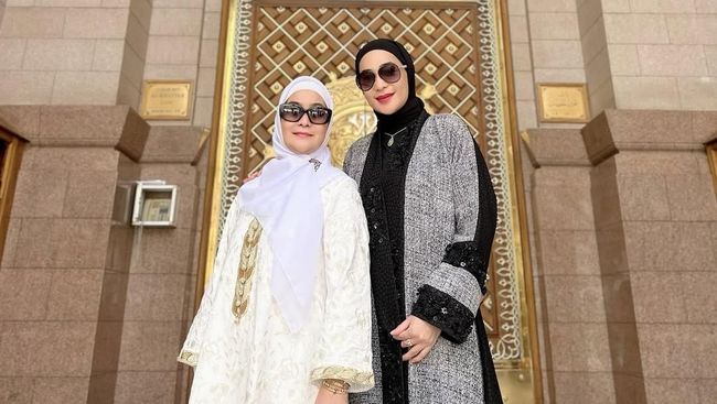 Berkas Cerai Andre Taulany Bocor, 7 Momen Erin dan Ibunda Jalani Ibadah Umrah Disorot