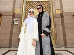Berkas Cerai Andre Taulany Bocor, 7 Momen Erin & Ibunda Jalani Ibadah Umrah Disorot