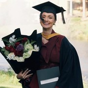 Amanda Rawles Wisuda, 'Slow But Sure' Bukti Bahwa Pertumbuhan Tak Perlu Terburu-Buru
