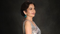 img-title Bikin Melongo! Nita Ambani Pakai Tas Hermes dengan Berlian Rp33 Miliar