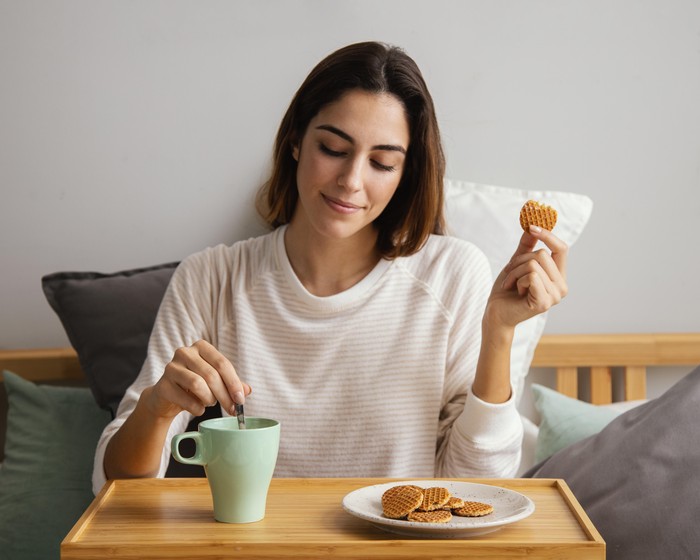 Ada banyak pilihan sarapan rendah karbohidrat yang tetap bikin kenyang, rasanya enak, dan pastinya aman buat diet kamu.