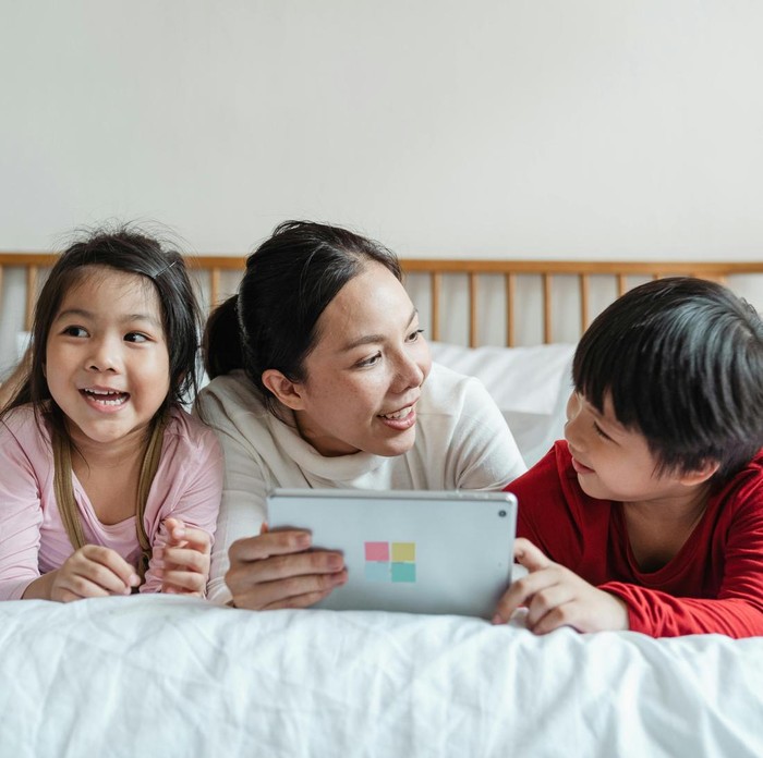 Mengendalikan cara mengekspresikan emosi menjadi salah satu keterampilan yang dibutuhkan anak untuk menghadapi ‘pasang-surut’ kehidupan di masa mendatang.