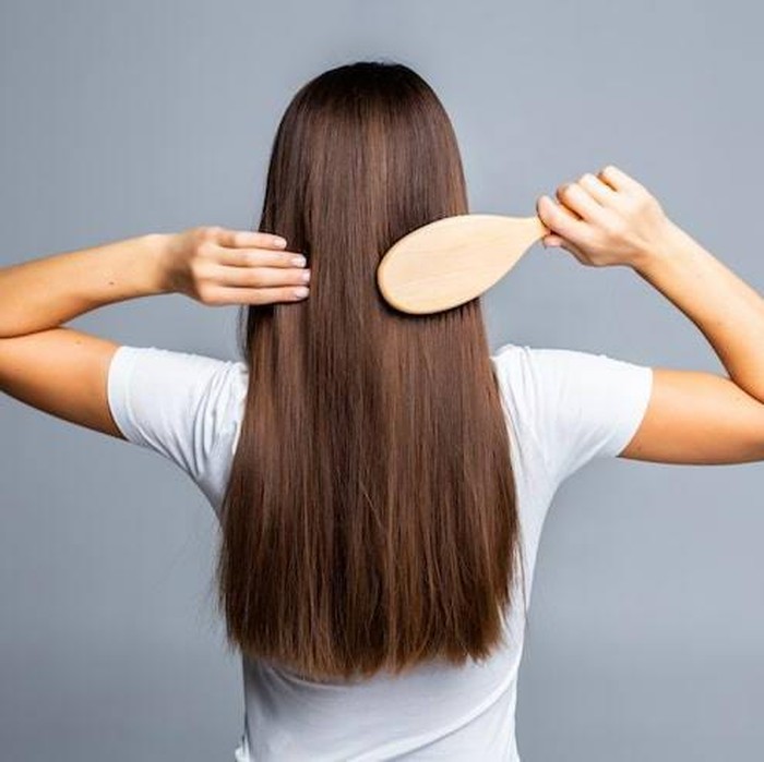 Karena kaya akan vitamin E, asam lemak esensial, dan Antioksidan, buah dan minyaknya bisa bantu menutrisi rambut dari akar sampai ujung.