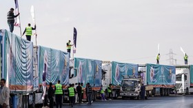 Israel Sunat Jumlah Truk Bantuan Masuk ke Gaza Meski Gencatan Senjata