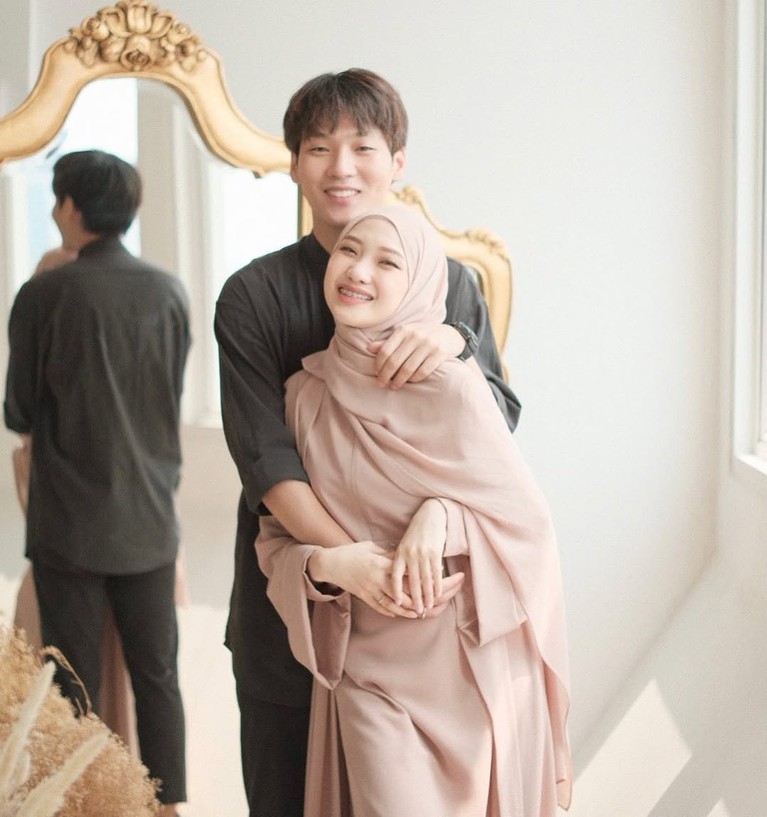 Julia Prastini dan Daehoon Julia Prastini dan Daehoon