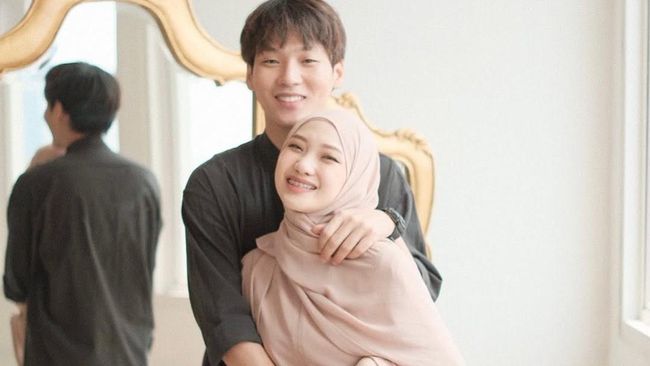Sama-sama Mualaf, 7 Potret Harmonis Selebgram Jule dan Suami Asal Korea Disorot