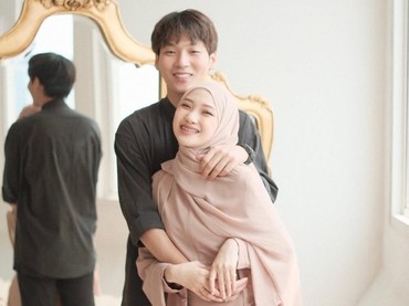 img-title Sama-sama Mualaf, 7 Potret Harmonis Selebgram Jule & Suami Asal Korea Disorot