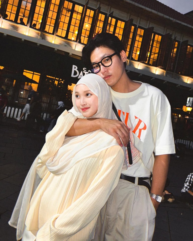 Julia Prastini dan Daehoon Julia Prastini dan Daehoon