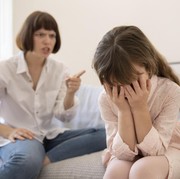 5 Kalimat Orang Tua yang Bisa Membuat Anak Menyimpan Luka Batin