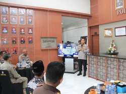Ngopi Bareng Jadi Cara Kapolres Tuban Ajak Jaga Keamanan Ngopi Bareng Jadi Cara Kapolres Tuban Ajak Jaga Keamanan