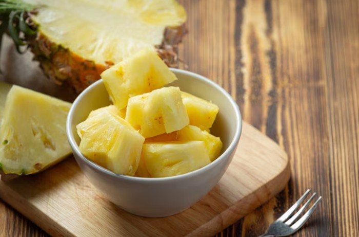 Nanas mengandung vitamin C. Nanas memiliki air sekitar 86%/Foto: freepik.com/jcomp